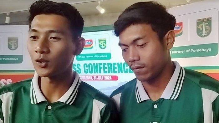 Pemain Persebaya Malik Risaldi dan Andhika Ramadhani saat bertemu awak media di Sutos, Surabaya, Rabu (31/7/2024).