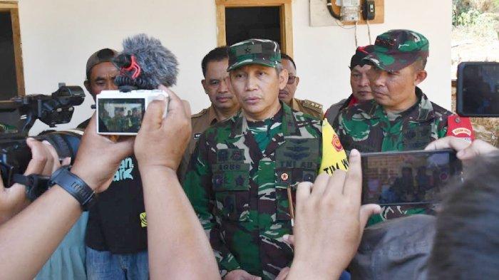 Tim Wasev, Marsma TNI Dr. Agus Priyanto saat meninjau program TMMD ke-121 Kodim 0802/Ponorogo di Desa Selur.