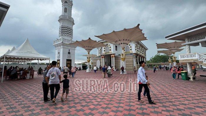 Masjid Jami Imam Baidhowi, yang terletak di Desa Langenharjo, Kecamatan Plemahan, Kabupaten Kediri.