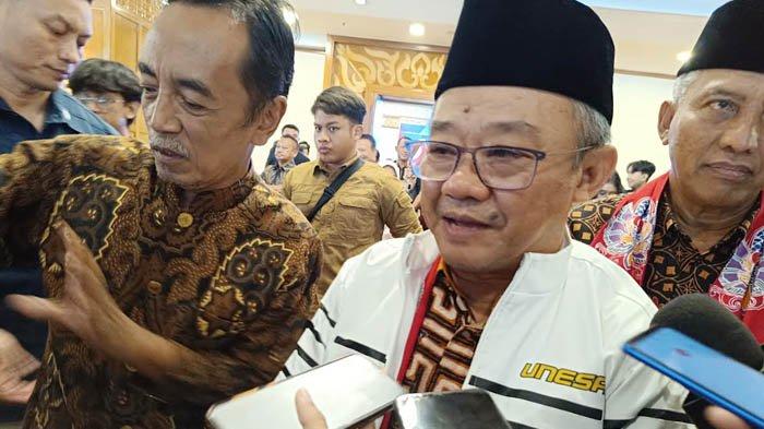 Menteri Pendidikan Dasar dan Menengah (Mendikdasmen), Abdul Muti saat menghadiri kegiatan Ikatan Alumni Universitas Negeri Surabaya, Sabtu (25/1/2025).