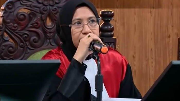 Hakim Rizqa Yunia Beri Pesan di Sidang PK Saka Tatal, Mirip Hakim Eman Sulaeman.