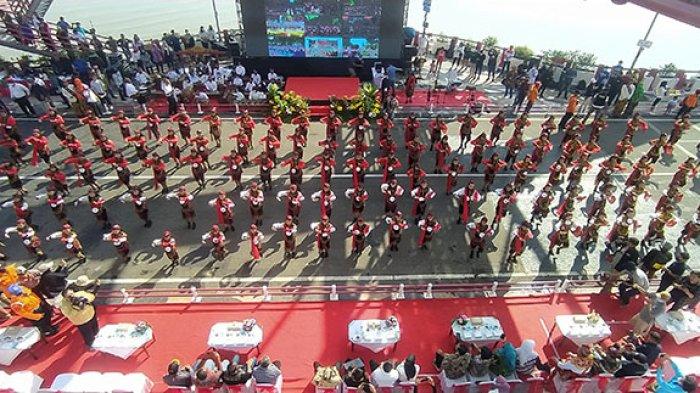 Ribuan Penari Tampilkan Kekuatan Budaya di Indonesia Menari 2025 Surabaya