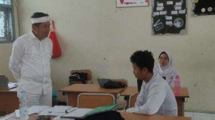 GUBERNUR JABAR TERPILIH - Dedi Mulyadi mengunjungi SMAN 7 Cirebon setelah mencuat kabar sebanyak 155 siswa kelas 12 terancam tak bisa daftar SNPMB 2025