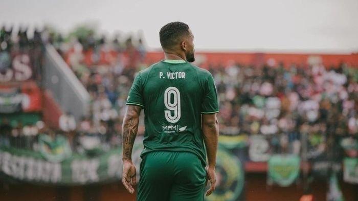 Paulo Victor saat memperkuat Persebaya Surabaya di Liga 1 2023/2024