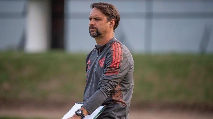 Madura United sangat serius menyambut derbi Surabaya Madura (Suramadu) saat lawan Persebaya di Liga 1. Laskar Sape Kerrab sudah menyiapkan strategi hadapi Bajul Ijo di Stadion Gelora Madura Ratu Pamelingan Pamekasan, Minggu (17/9/2023)