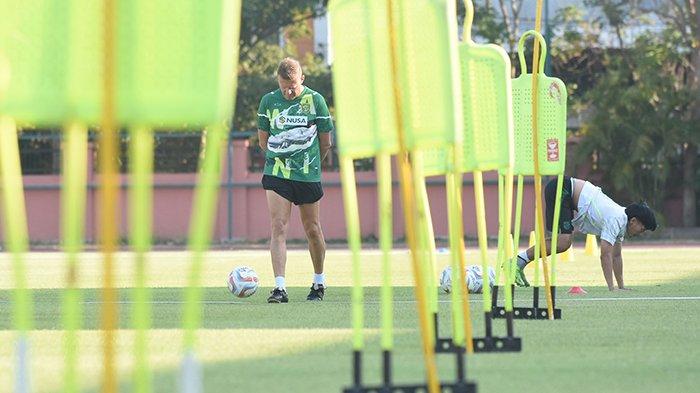 Pelatih Persebaya Surabaya, Josep Gombau 