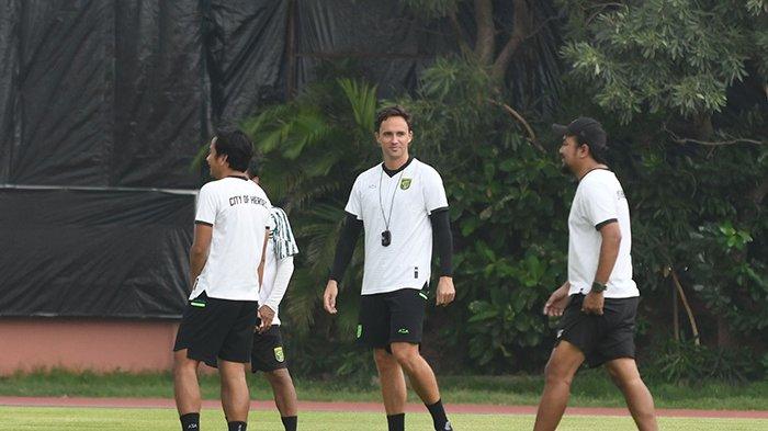 Pelatih Persebaya Surabaya Paul Munster bongkar kekuatan PSIS Semarang yang akan dihadapi di Liga 1