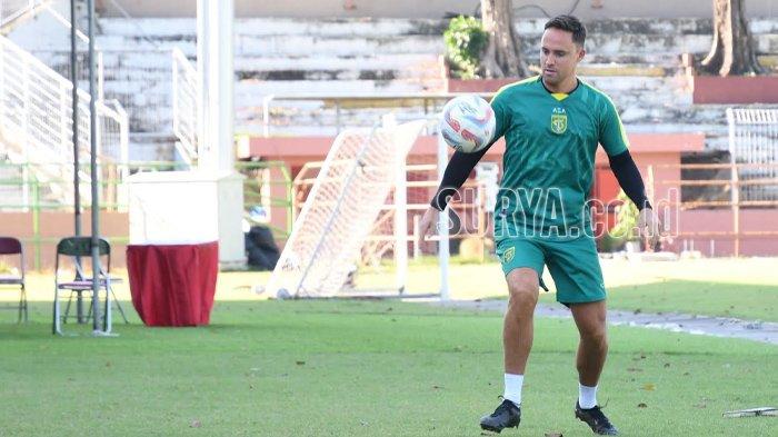 Pelatih Persebaya Surabaya Paul Munster