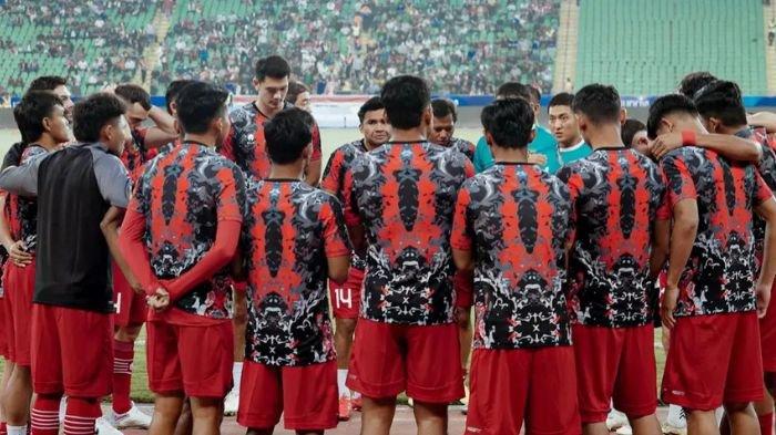 Pemain Timnas Indonesia saat menjalani sesi pemanasan