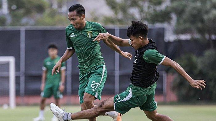 Penyerang sayap Persebaya, Oktafianus Fernando menyebut situasi tim terus mengalami peningkatan positif di bawah kepemimpinan pelatih Paul Munste