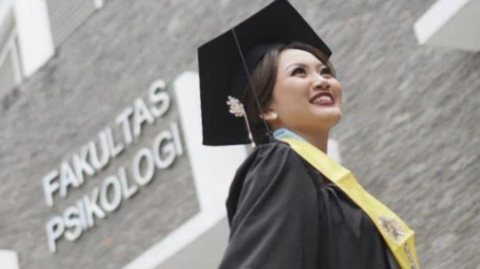Gayuh, mahasiswi berprestasi UGM