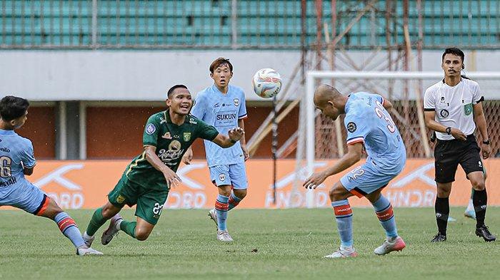 Persebaya Surabaya bermain imbang 0-0 saat menyambangi tuan rumah Rans Nusantara FC di Liga 1 pekan ke-21 di Stadion Maguwoharjo, Sleman, Jumat (1/12/2023)