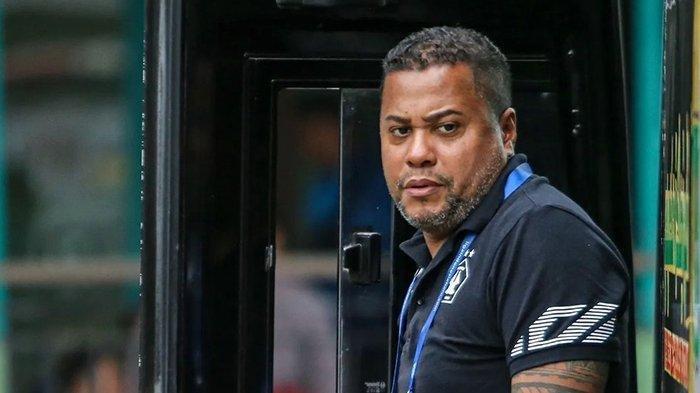 Divaldo ALves saat masihj menjadi pelatih Persik Kediri