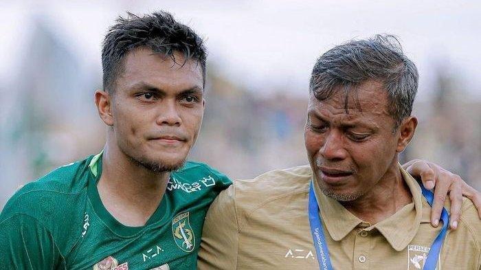 Rachmat Irianto saat bersama ayahnya, Bejo Sugiantoro. Rian ungkap perasaan mendalam saat meninggalkan Persebaya Surabaya