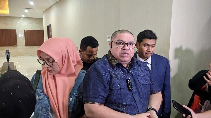 Razman Arif Nasution mendatangi Bareskrim Polri, Jakarta untuk menjalani gelar perkara khusus dalam kasus pencemaran nama baik yang dilaporkan Hotman Paris, Rabu (24/5/2023). (Tribunnews.com/ Abdi Ryanda Shakti)