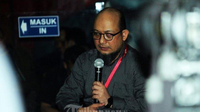 NOVEL BASWEDAN - Penyidik KPK Novel Baswedan sedang diskusi di Lobi Gedung KPK, Jakarta, Kamis (11/04/2019). Ia baru saja Ditunjuk Jadi Wakil Kepala Satgassus Optimalisasi Penerimaan Negara.