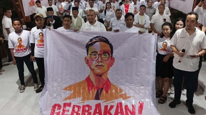 Sejumlah pemuda yang tergabung dalam Relawan GEBRAKAN (GErakan giBRAn KemenangAN) mendeklarasikan Gibran Rakabuming Raka sebagai Calon Presiden (Capres) maupun Calon Wakil Presiden (Cawapres), di Gubug Makan Mang Engking Yani Golf Surabaya, Sabtu (26/8/2023).