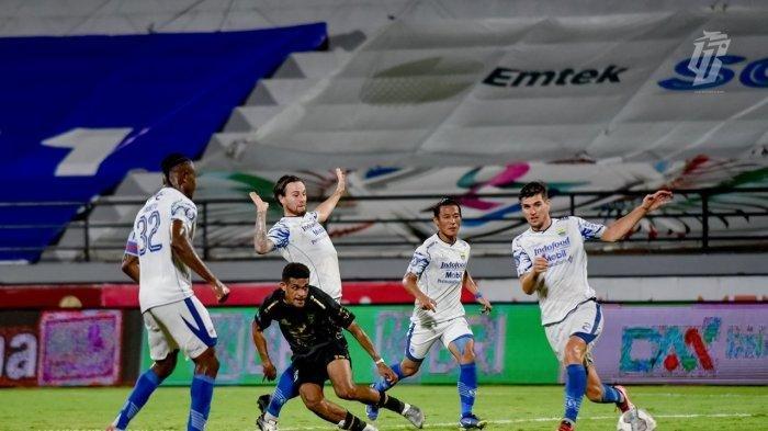 Ricky Kambuaya saat masih memperkuat Persebaya Surabaya