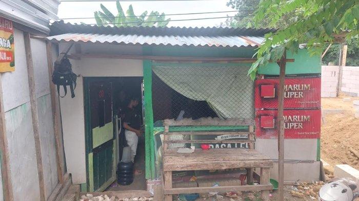 Penampakan rumah keluarga Fadly Alberto Hengga. Rumah striker Timnas Indonesia U-16 di Desa Banjarsari, Kecamatan Trucuk, Bojonegoro, ini berdiri di atas lahan Perhutani.