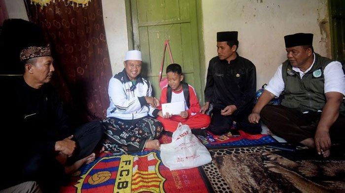 Sosok Aria Bocah 12 Tahun di Tasikmalaya yang Jualan Tahu Bulat Hidupi Ibu dan Adiknya Sendirian.