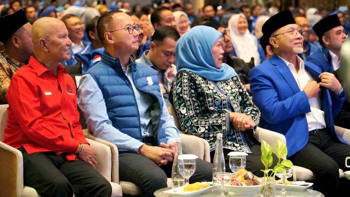 Ketua DPD PDIP Jatim Said Abdullah (kiri) saat hadir dalam kegiatan PAN di Surabaya. Kegiatan tersebut dihadiri langsung oleh Ketua Umum PAN Zulkifli Hasan dan Calon Gubernur Jatim 2024 Khofifah Indar Parawansa, Selasa (30/4/2024).