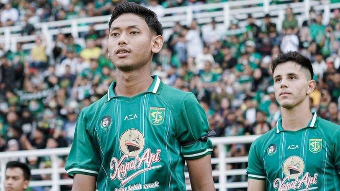 Salman Alfarid saat memperkuat Persebaya Surabaya di laga uji coba lawan Bali United di Stadion Gelora Bung Tomo, Surabaya, Minggu (28/5/2023)