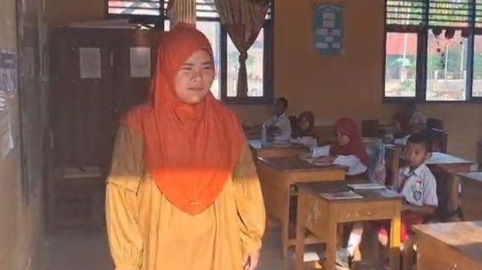Sartika, guru honorer di Muna