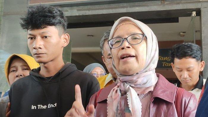 Saka Tatal dan Kuasa hukumnya. Sebut Pelaku Kasus Vina Cirebon Iming-imingi Saksi, Polisi Malah Diketawai Saka Tatal.