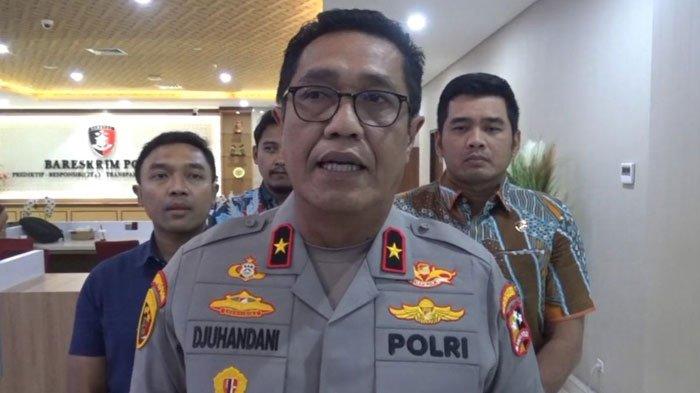 KADES KOHOD DIPERIKSA - Dirtipidum Bareskrim Mabes Polri Brigjen Djuhandhani Rahardjo Puro saat ditemui di Gedung Bareskrim Polri, Jakarta, Jumat (31/1/2025). Ia mengungkap modus operandi di balik kasus SHGB dan SHM area di pagar laut Tangerang.