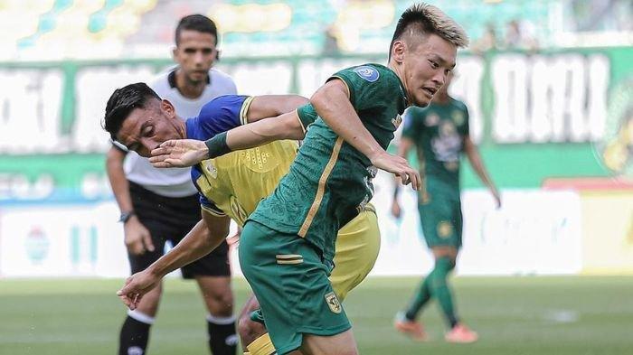 Sho Yamamoto saat beraksi di laga Persebaya Surabaya. Sho menargetkan tiga poin dan bisa mencetak gol lawan PSIS Semarang