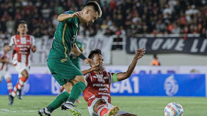 Sho Yamamoto saat berlaga di pertandingan Persis Solo vs Persebaya Surabaya di Stadion Manahan, Solo, Sabtu (1/7/2023)