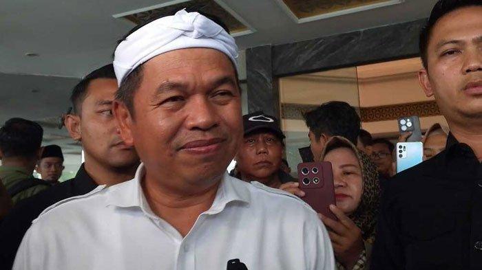 SINDIRAN DEDI MULYADI - Gubernur Jawa Barat Dedi Mulyadi usai mengunjungi RSUD Karawang, Rabu (21/5/2025).