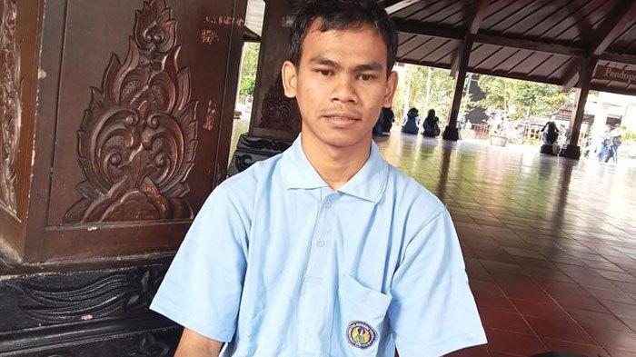 Ikhwan Khanafi, Penyandang Tunanetra Berhasil Masuk UNY Berkat Menulis Sastra.