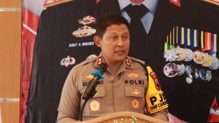 KAPOLDA JATENG DIPERIKSA - Kapolda Jawa Tengah (Jateng), Irjen Pol. Dr. Ribut Hari Wibowo, S.H., S.I.K., M.H. Pengamat meminta Kapolri untuk memeriksa Irjen Ribut terkait intimidasi band sukatani.
