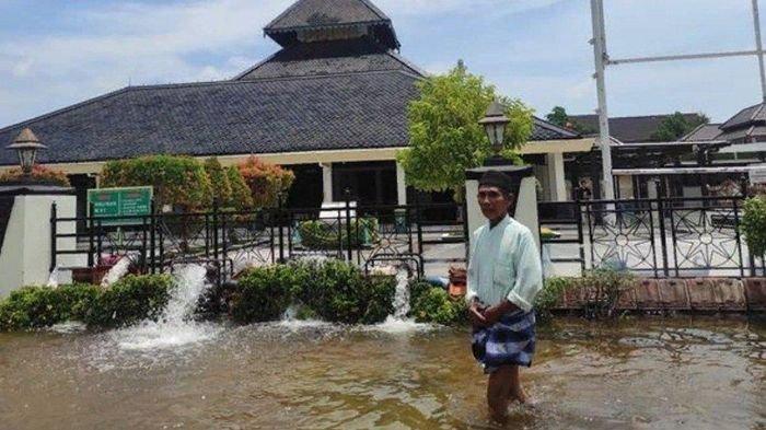 Kisah Intan: 4 Km Berjalan Kaki Melewati Banjir demi Lomba PAI di Jakarta