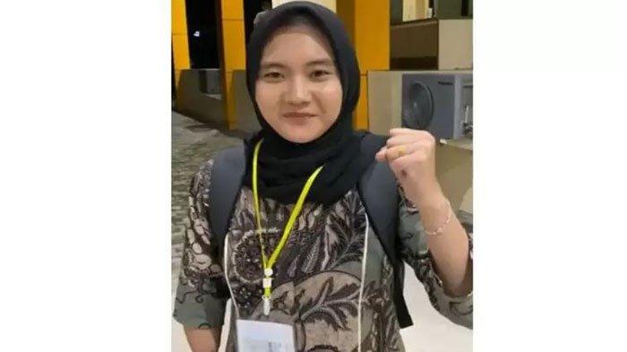 Nur Fatia Azzahra Gadis Disabilitas Lolos Casis Polri. Tetap Percaya Diri Meski Fisik Tak Normal.