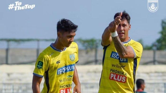 Striker Gresik United, Victor Bertemou saat merayakan gol melawan Persipal Babel United
