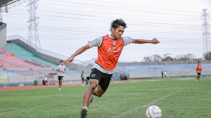 Arief Catur siap dimainkan jelang laga Persebaya vs PSIS Semarang, Sabtu (26/11/2023).