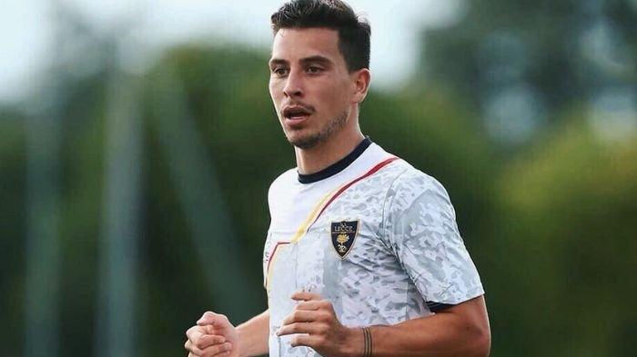 Thom Haye saat masih memperkuat klub Italia, Lecce