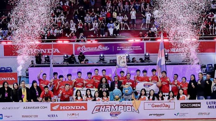 Tim putra SMA St. Louis 1 Surabaya berhasil mempertahankan gelar pada Honda DBL with Kopi Good Day 2023 East Java Series - North Region.