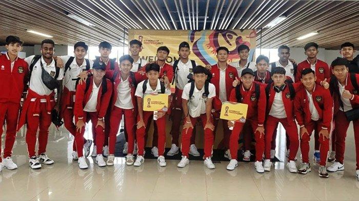 Timnas Indonesia U-17 saat tiba di Surabaya