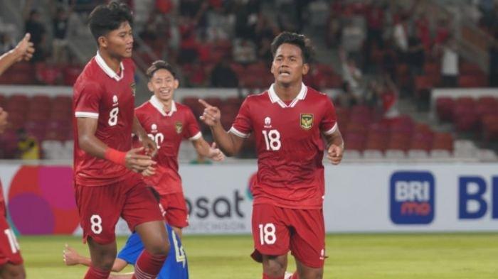 Wonderkid Persebaya, Toni Firmansyah (18) saat merayakan gol bersama Timnas Indonesia U20