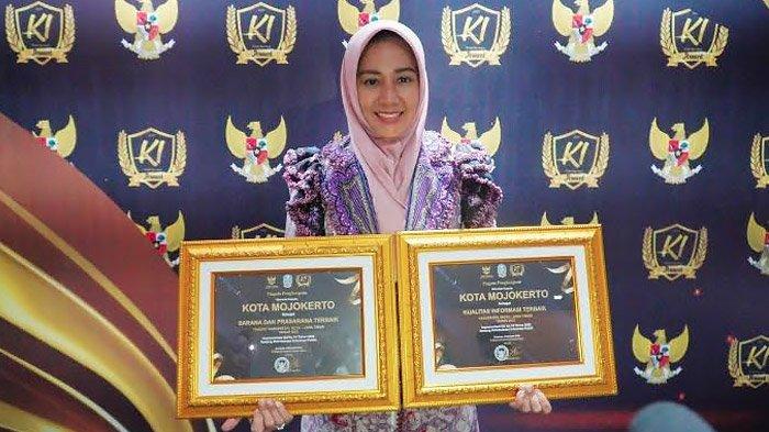Wali Kota Mojokerto, Ika Puspitasari menerima lima penghargaan sekaligus dalam satu hari.