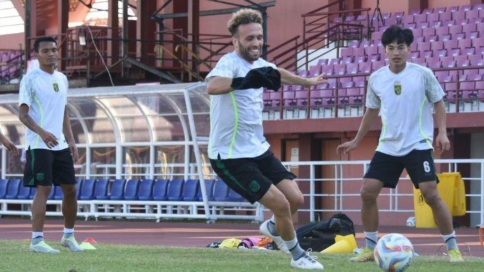 Ze Valente dalam sesi latihan jelang Persebaya Surabaya vs Borneo FC