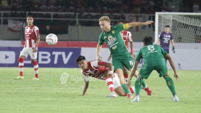 Ze Valente saat beraksi di laga Persis Solo vs Persebaya Surabaya di Stadion Manahan, Solo, Sabtu (1/7/2023)