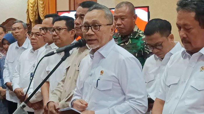 Menteri Koordinator Bidang Pangan Zulkifli Hasan di Gedung Negara Grahadi, Surabaya, Selasa (7/1/2025).