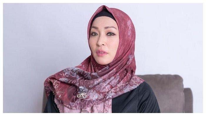Angelina Sondakh blak-blakan mulai merindukan pasangan hidup lantaran setiap hari merasakan kesepian. Ibu Keanu Massaid itu juga mengaku didekati para duda sejak keluar dari penjara.