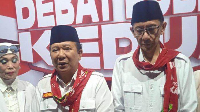 Paslon Cabup-Cawabup Jember, Hendy Siswanto-Gus Firjaun keluar dari ruang debat publik kedua Pilkada Jember 2024.