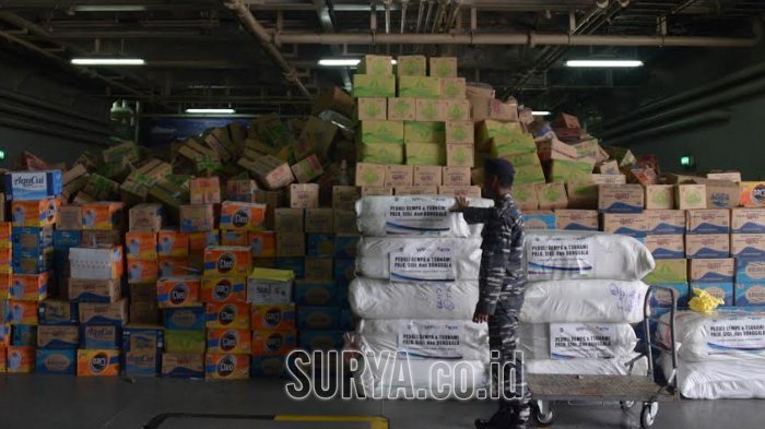 KRI Surabaya Tiba di Kotabaru, Bawa Alat Berat Bantu Aceh Pulih