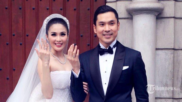 Sandra Dewi dan suaminya Harvey Moeis
